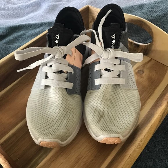 Reebok shoes - Picture 2 of 4